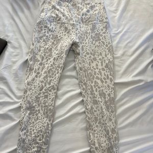 Never worn Align 25” leggings size 8
